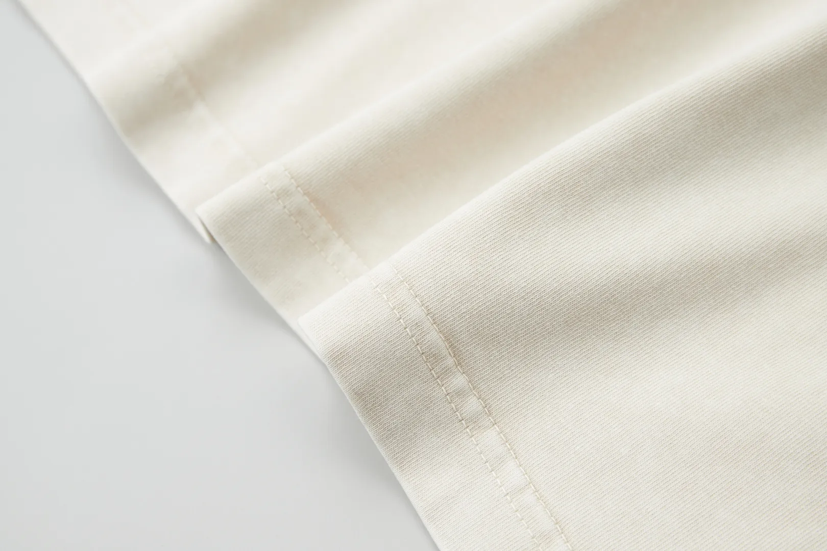 🅿️220 ✨CH✨🆕25SS spring and summer new style Crow ✝ embroidered short-sleeved frame Light luxury essential item for daily commuting for men and women Correct version Welcome to compare Detailed features · 280g 100% pure cotton double yarn jersey fabric · Custom dyed in the same vat, special thickened 32 count double-ply 1X1 thread · Imported Australian pearlescent diamonds ✝ pattern ➕ high-temperature stamping of hardware letters. Dyeing of ready-made garments, then faded and fried snowflake process, then washed to make it look old. General washing to improve the effect · Double-needle stitching and cross-stitch process · Original main mark washed tag brand moisture-proof paper packaging Color: black/grey/apricot Size: S/M/L/XL